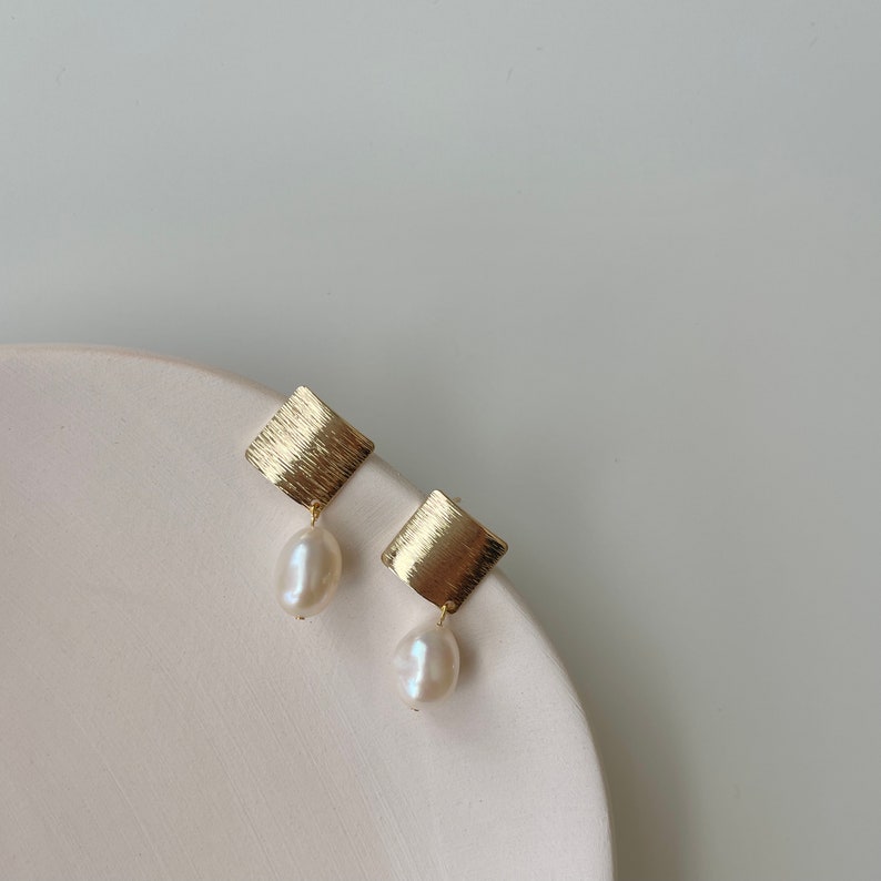 Baroque Pearl Drop Earrings,Wedding Earrings,Dangle Earrings,Minimalist Jewelry,Gold Pearl Earrings,Bridesmaid Gift image 10