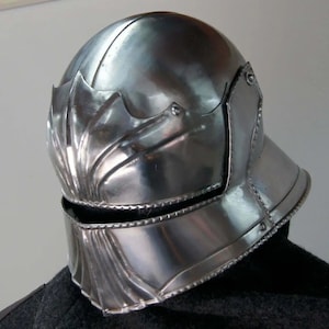 Casco medieval de acero calibre 18 ennegrecido / Casco tipo sallet de película paladín / Casco gótico de Halloween / Mejor regalo medieval