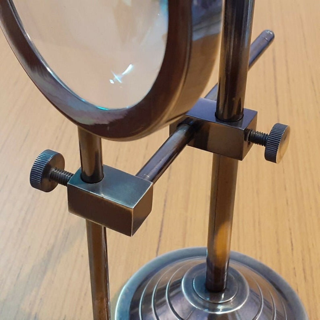 Loupe ancienne réglable en laiton vintage décor de table