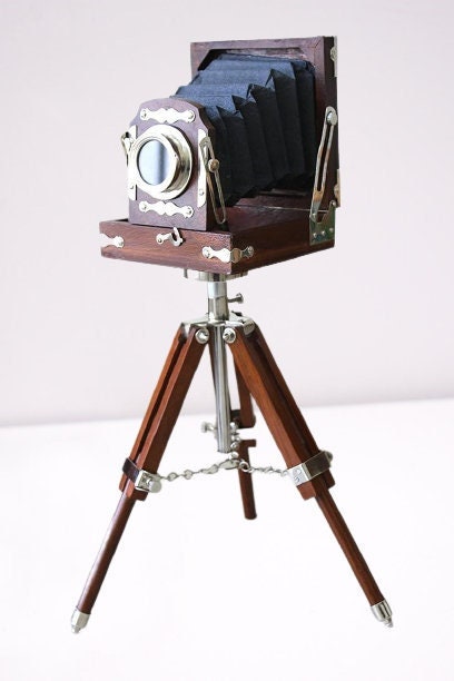 冬ギフト セ Vintage Antique Look Tripod Wooden With Camera Film Wooden アンティーク雑貨