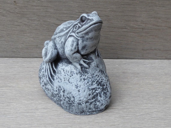 Handcrafted Cast Stone Frog Garden Statue - Aged Effect Ornament