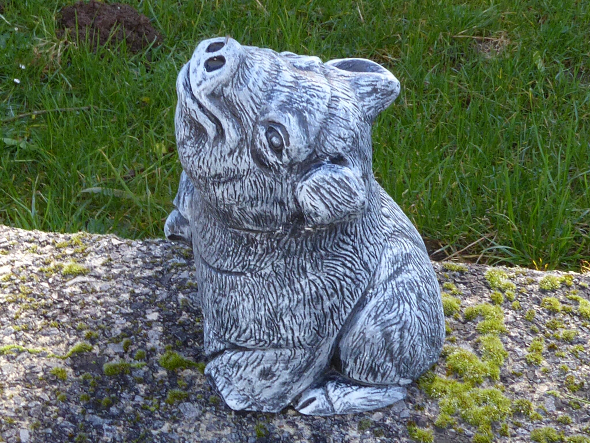 Cute Cast Stone Pig Looking Up Garden Ornament Garden Statue 18cm tall