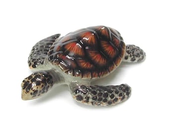 Northern Rose Green Sea Turtle - Home Decor Reptail Decorative Figurine Birthday Gift Collectible Animal - Miniature Porcelain Figurine