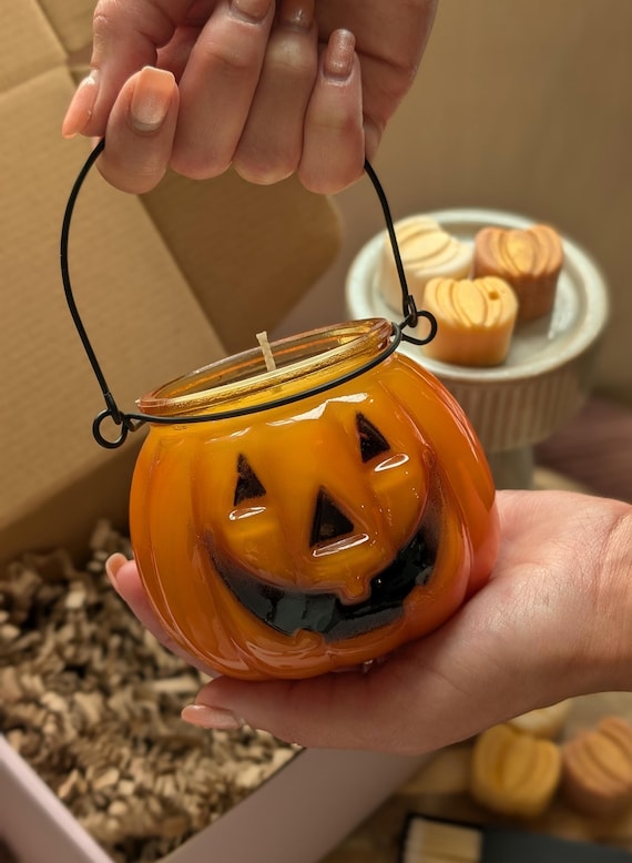 Pumpkin  candle. Halloween candle spooky candle for Halloween decor. Autumnal candle decor.Pumpkin candle gift set. Halloween candle decor.