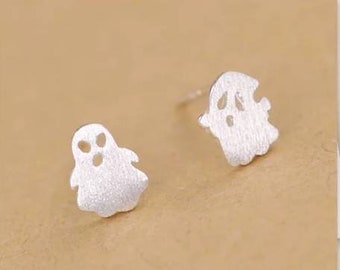 Skull earrings. Silver Skull studs.  Skull jewelry