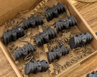 Witches brew Halloween wax melts. Bat shaped Halloween wax melts box. Spooky wax melts Halloween. Home decor Halloween inspired wax melts