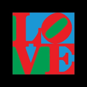 Puede incluir: Una impresión gráfica cuadrada que presenta la palabra LOVE en letras mayúsculas de bloque en negrita. Las letras L y O están apiladas a la izquierda, mientras que V y E están apiladas a la derecha. El diseño usa colores rojo, verde y azul sobre un fondo negro.