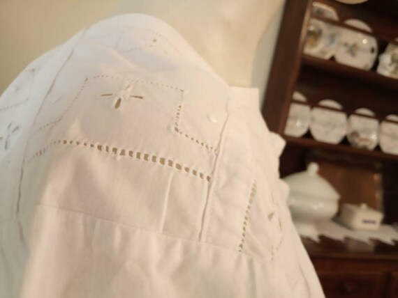 Hand-embroidered 1930s popellin cotton chemise