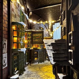 Hogsmeade Buchecke, Bücherregal, Regaleinsatz, Buchstütze, Winter Themed