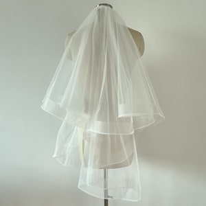 2 Tiers Ivory Simple Elegant Wedding Veil White Bridal Veil with Metallic Comb