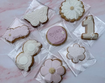 Daisy first birthday biscuit favours - one year old birthday cookies - daisies birthday - party bag gift - dusky pink birthday party theme -
