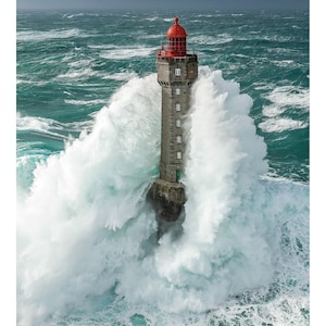 POSTER 70 x 50 cm – STURM über der BRETAGNE – Phare de la Jument – Vertikal