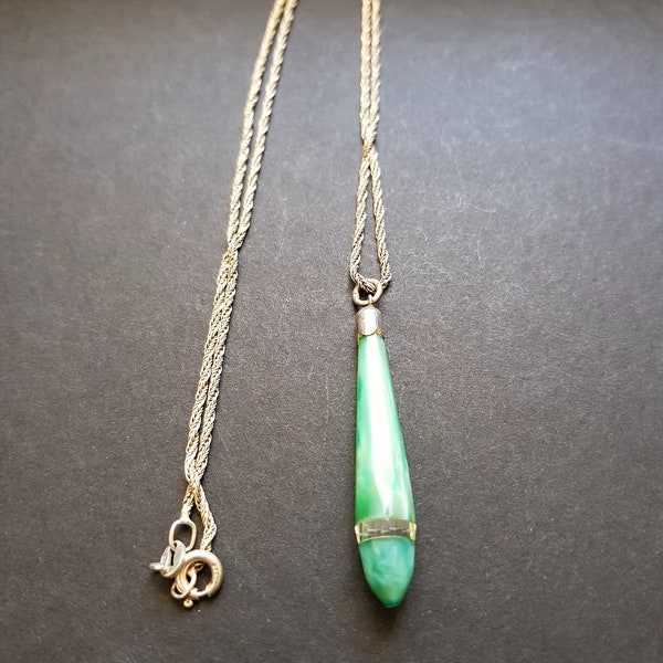 Collier pendentif goutte à facettes en verre vert art déco