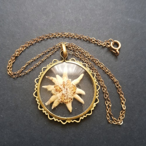 Broche De Deuil Ancienne En Gutta Percha, Gerbe De Fleurs, Fin XIXe Siècle - Vintage Et Authentique