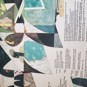 Puede incluir: La contraportada de un &aacute;lbum de vinilo con un dise&ntilde;o abstracto colorido. El &aacute;lbum se titula "Stevie Wonder - Songs in the Key of Life". Los cr&eacute;ditos del &aacute;lbum incluyen los nombres de los m&uacute;sicos, productores e ingenieros. El texto de la contraportada tambi&eacute;n incluye un agradecimiento a las personas que ayudaron a hacer posible el &aacute;lbum.