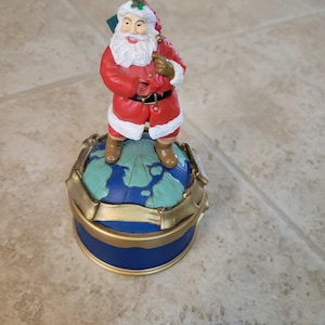 Vintage Old World Santa Claus Music Wind up