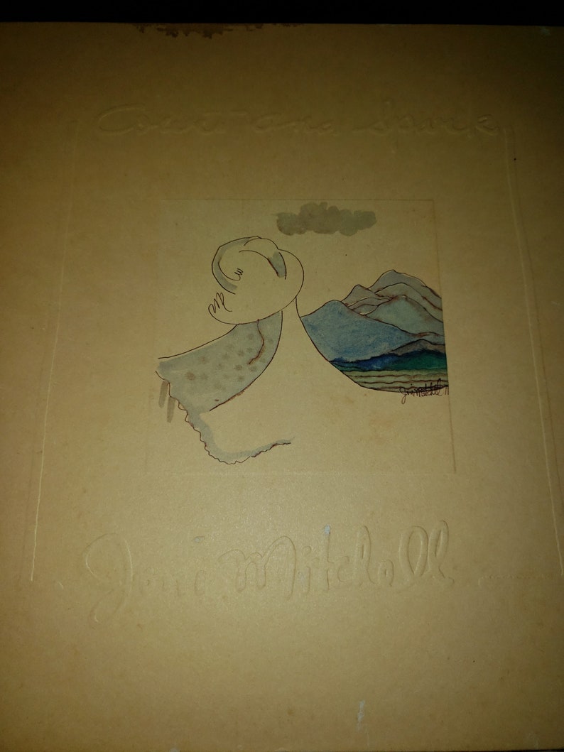 Puede incluir: Una pintura de acuarela de un paisaje estilizado con una nube, monta&ntilde;as y un &aacute;rbol. La pintura est&aacute; firmada "J. Mitchell" en la esquina inferior derecha y "Green Sprouts" en la parte superior central.