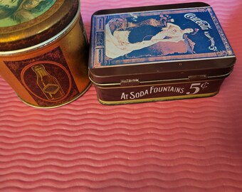 Set vintage de lata de Coca-Cola de 2 con mujeres victorianas