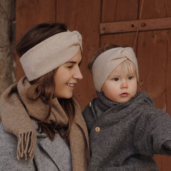 100% Cashmere Fascia per capelli realizzata in cashmere pre-amato. È un turbante invernale artigianale che riscalderà le tue orecchie. Diventa ecologico e stai al caldo