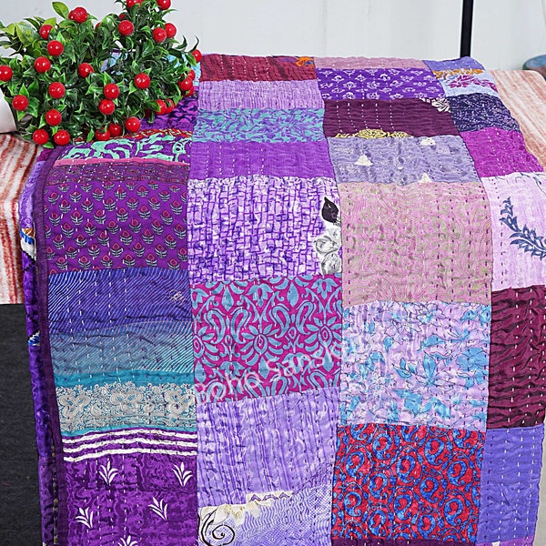 Patchwork-Decke aus recycelter indischer Sari-Seide, handgefertigte Kantha-Steppdecke