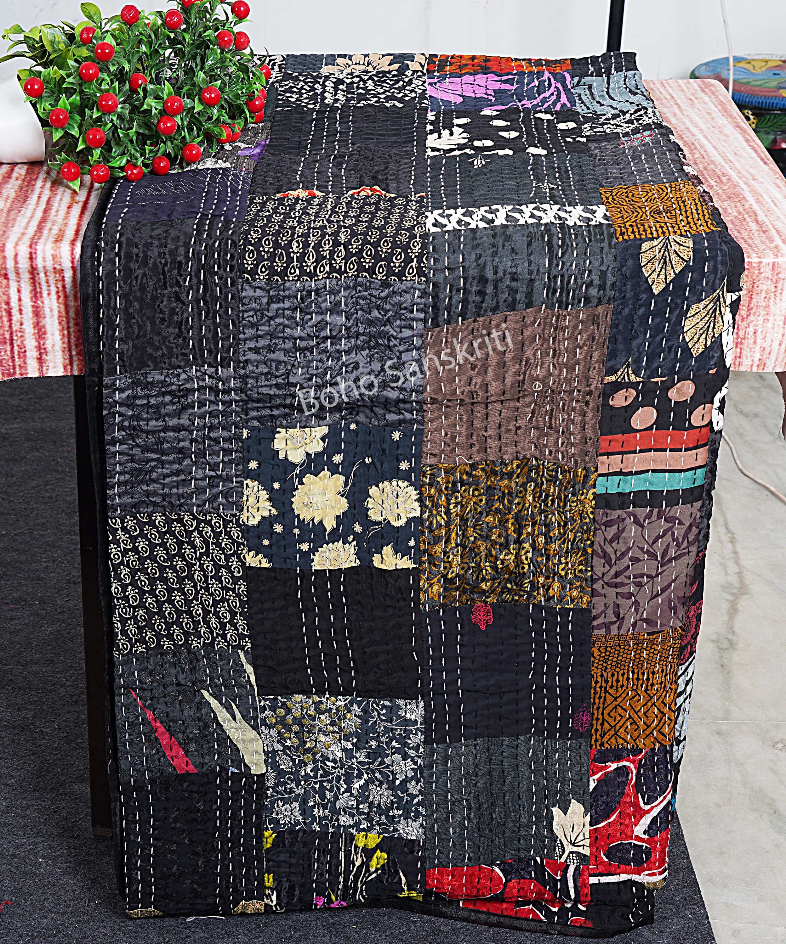 Roze Mooie Handgemaakte Vintage Zijde Sari Jari Patchwork Khambhadiya Kantha Quilten Borduurwerk Kantha Quilt Omkeerbare Bed Cover Assoted Kantha Quilt Gooi Deken Twin/Queen/King (90X108 inch
