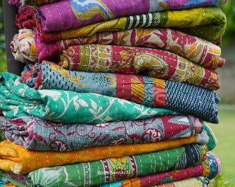 Großhandelsposten indischer Vintage-Kantha-Steppdecke, handgefertigt, Wendedecke, Tagesdecke, Baumwollstoff, Boho-Steppdecke