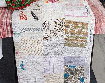 Couette Kantha vintage en patchwork de soie - Linge de lit bohème indien