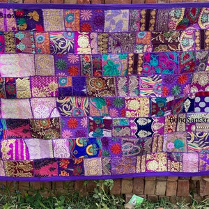 インド風重厚な刺繍の壁掛け ヴィンテージ サリー ザリ ワーク タペストリー ハンドメイド スロー 装飾タペストリー パッチワーク ビーズ ランナー 60" x 40"
