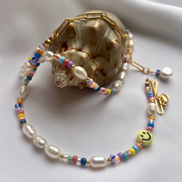 Collier de perles avec maillons en or 18 carats / perles d'eau douce et smiley