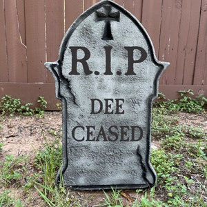 Handmade Halloween &quot;Dee Ceased&quot; Tombstone