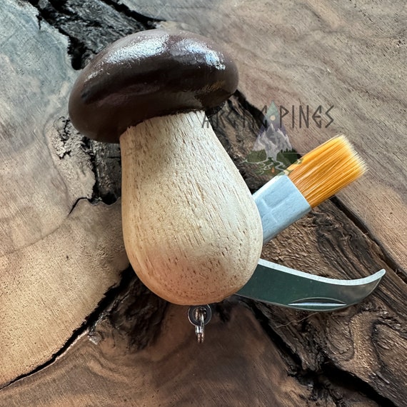 Couteau à champignon gravé avec cordon
