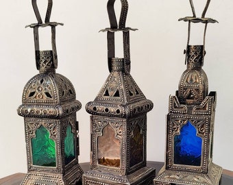 Vintage geprägte marokkanische Nickel Silber handgemachte Laterne farbiges Glas
