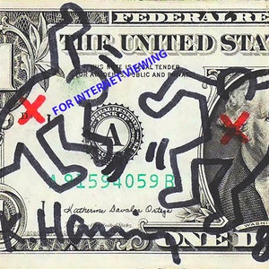 Puede incluir: Un billete de un d&oacute;lar con un dibujo en blanco y negro de dos figuras. Las figuras est&aacute;n dibujadas en un estilo simple y parecen estar bailando. El texto "FOR INTERNET VIEWING" est&aacute; escrito en azul en el billete. El billete est&aacute; firmado por "Katherine Savales Ortega" y tiene el n&uacute;mero de serie "M 81594059 B".