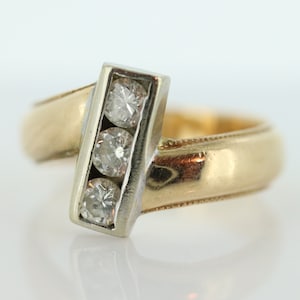 Anillo de diamantes de derivación de 14 quilates. Diamantes engastados en canal. Siempre y para siempre Banda Toi et moi. Anillo de Oro Amarillo. Talla 7,5 (138/11)