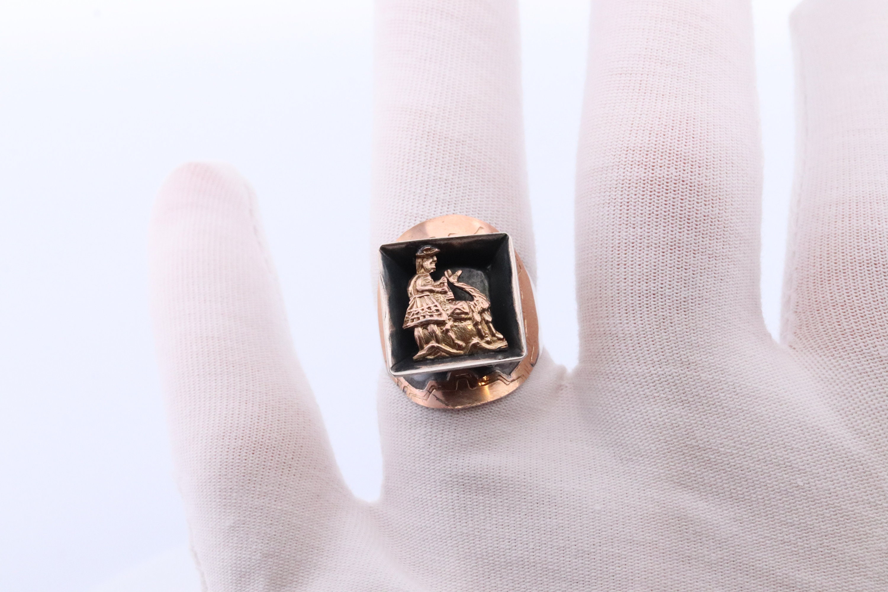 18k Heavy Signet Ring. Aztec Mayan or Inca With Llama Alpaca Farmer ...