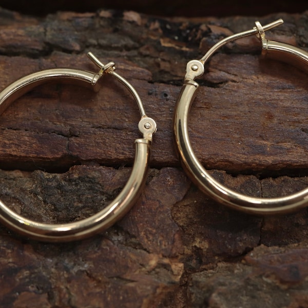 14k Gold HOOP Earrings. 14k Hoop Gloss thin dangle earrings. st(71/78)