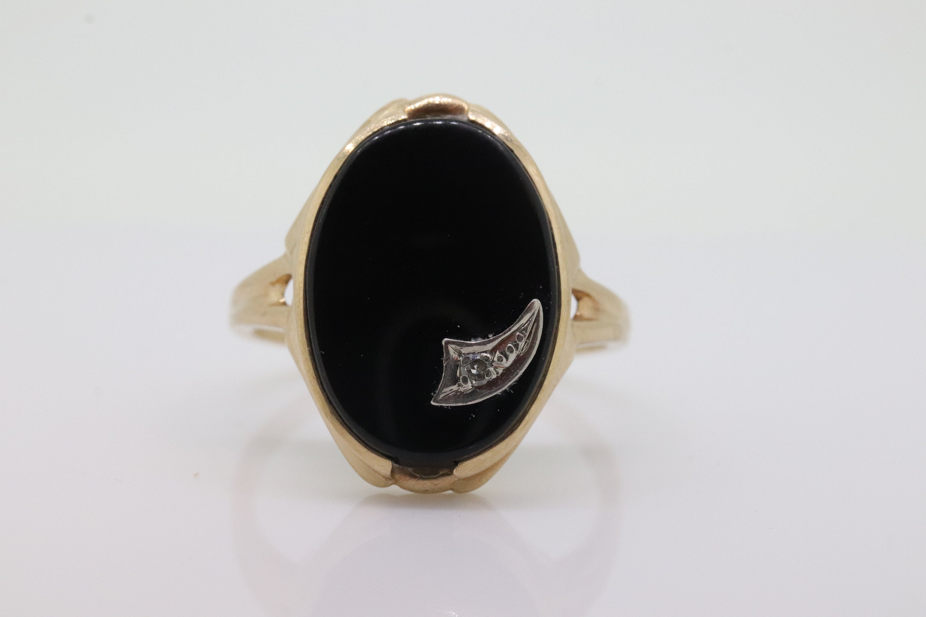 10k ONYX and Diamond Ring. Shooting Star Onyx Ring. Oval 10k ONYX and Diamond Ring. Shooting Star Onyx Ring. Oval