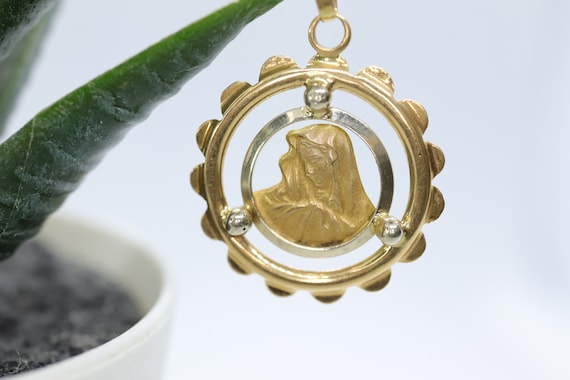 Madonna pendant shop