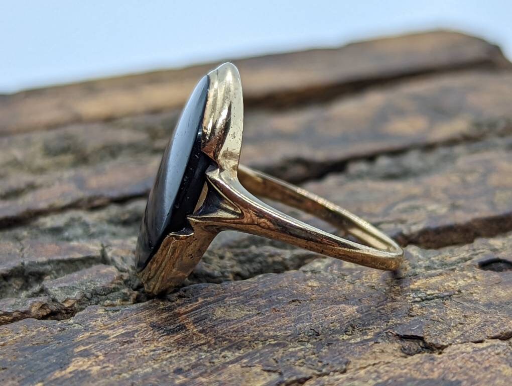 •ONYX - OVAL• feather bezel silver ring (size 6)
