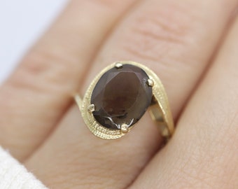 10k Smoky QUARTZ Bypass ring. Large Oval Smokey Quartz ring