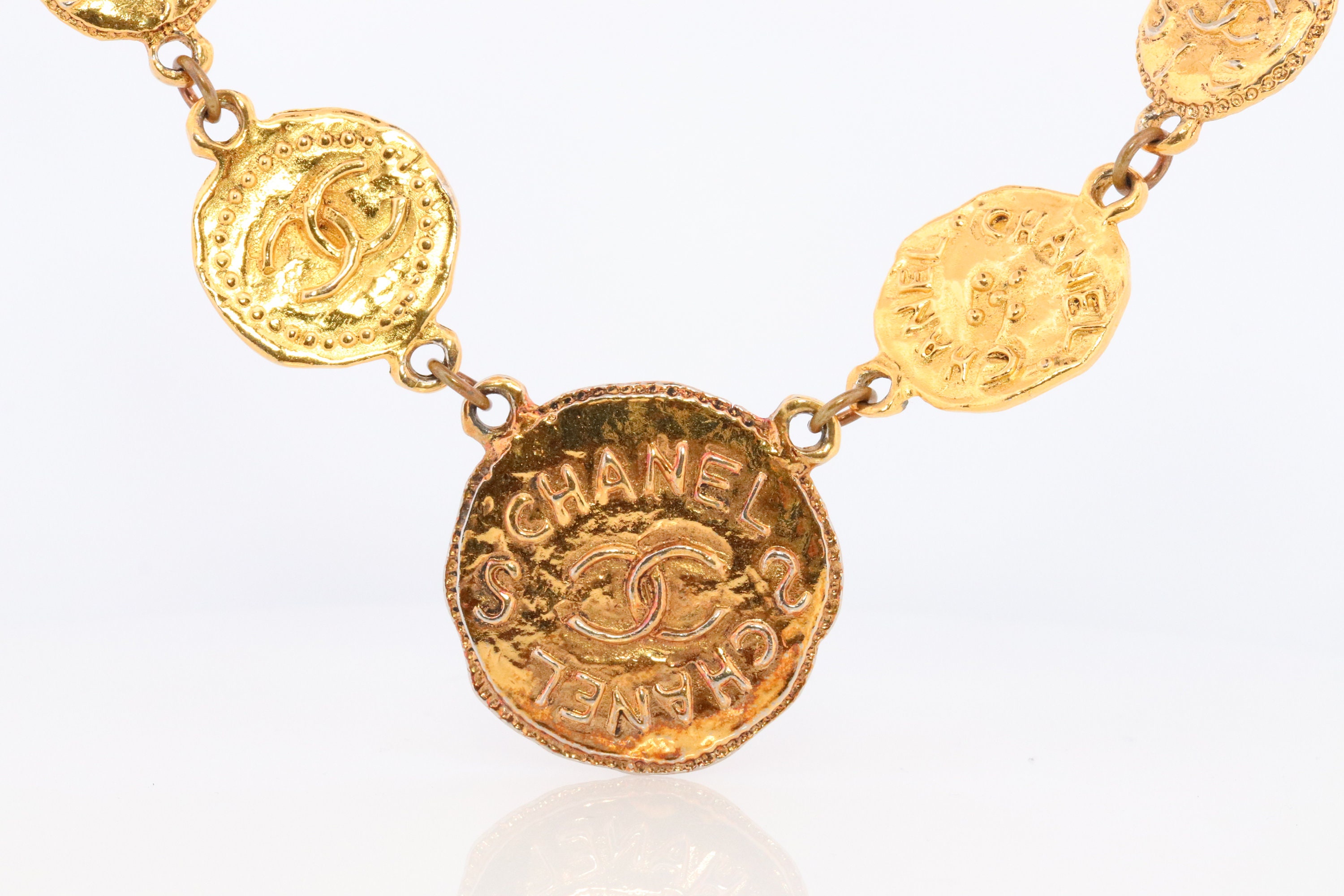 Chanel Necklace. Genuine CC CHANEL Round LOGO Coin Necklace  display picture 1