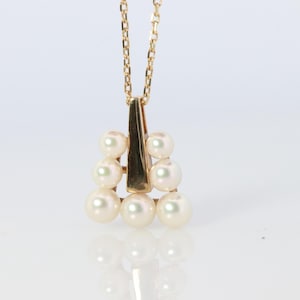 Mikimoto Pendant. 18k Gold Mikimoto Triangle Pyramid Graduated Pearl Necklace.