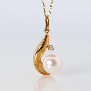 Mikimoto Pendant. Vintage 18k Gold Mikimoto Pearl Diamond Necklace.
