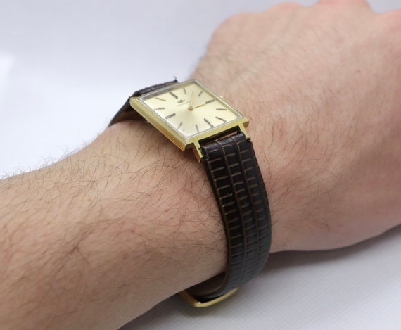 18k MOVADO SQUARE Manual Watch. Movado 