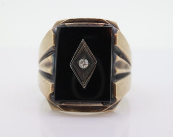 10k ONYX and diamond Signet ring. 5.5gram Heavy Mens Onyx and diamond Darkened yellow gold ring. stock(126/50)