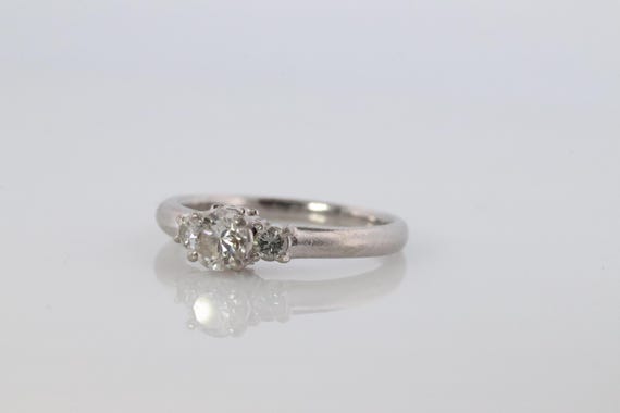 Celine diamond ring. diamond - Gem
