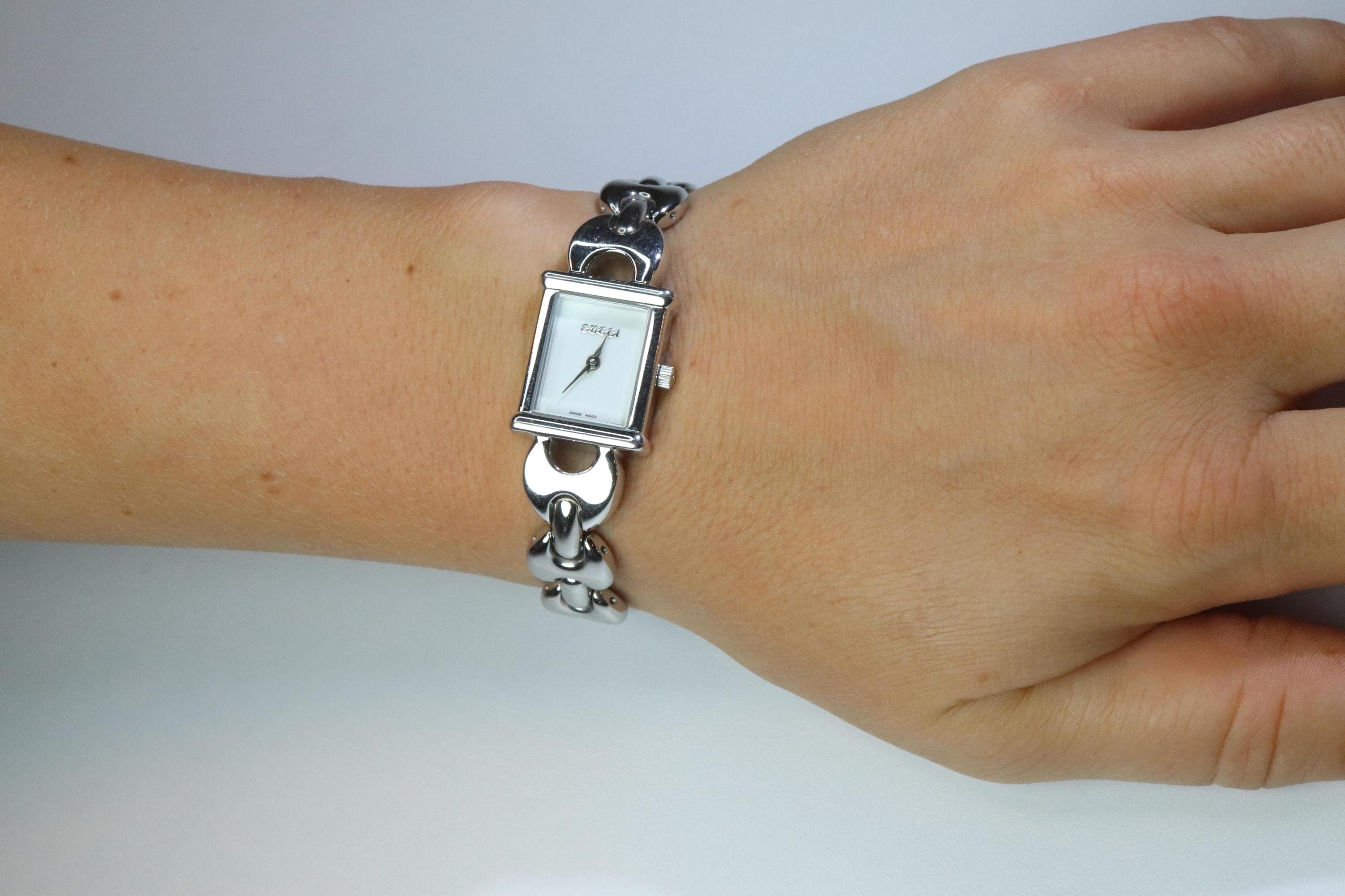 Vintage Gucci Quartz 1800l Watch. Gucci Ladies Silver Tone  display picture 2