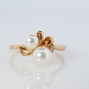 Mikimoto Ring. Vintage 18k Gold Mikimoto Pearl and Diamond Cluster. Vines Grapes
