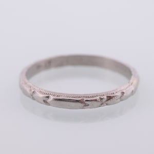 PLATINUM Art Deco Blossom Flower Engraved Band. Flower Blossom engraved Ring. Engraved. st(164)