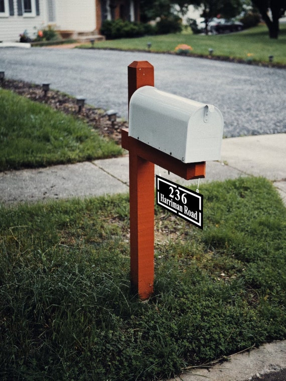 Modern Metal Mailbox Sign – Personalized Address Plaque